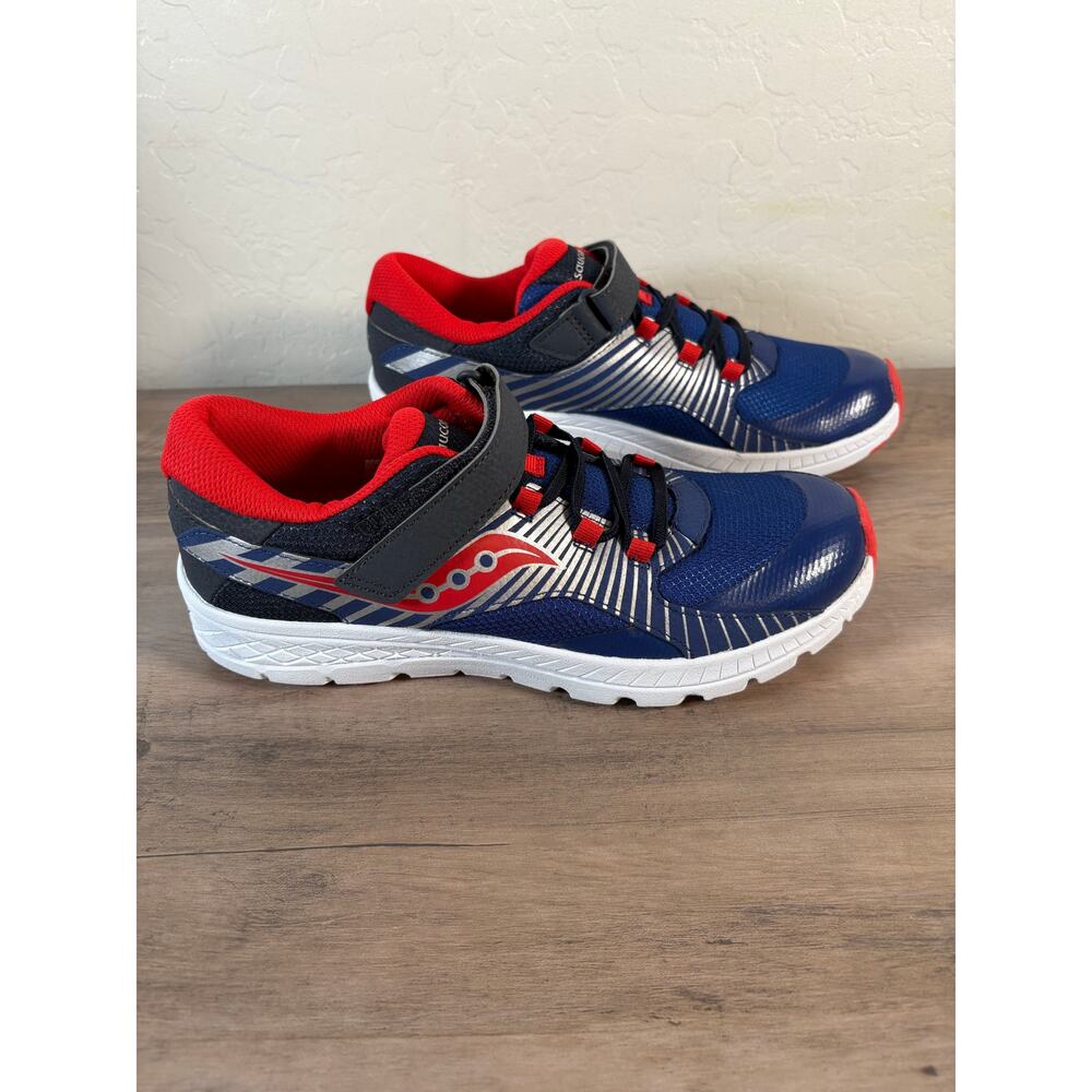 Saucony Red White Grey Childrens Youth Running Shoe 6.5 EU 3.5‎ NWOB